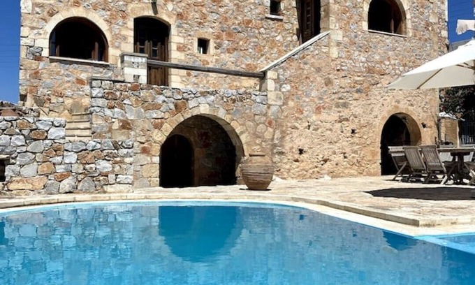 Kefalas Villa | Apartment Ela in a traditional stone villa