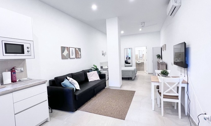 Los Tilos Apartment | Apartment-Ensuite with Shower-Street View-Estación Centro Vialia 7