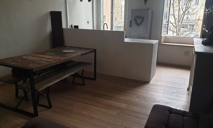 Lambesc Apartment | Apartment-Ensuite with Bath