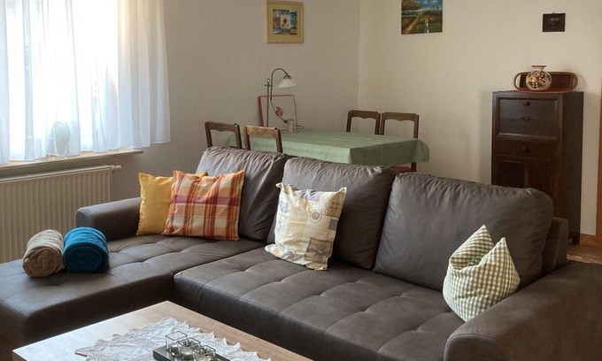 Glems Apartment | Apartment 'Erdgeschoss' with Mountain View, Shared Terrace and Wi-Fi
