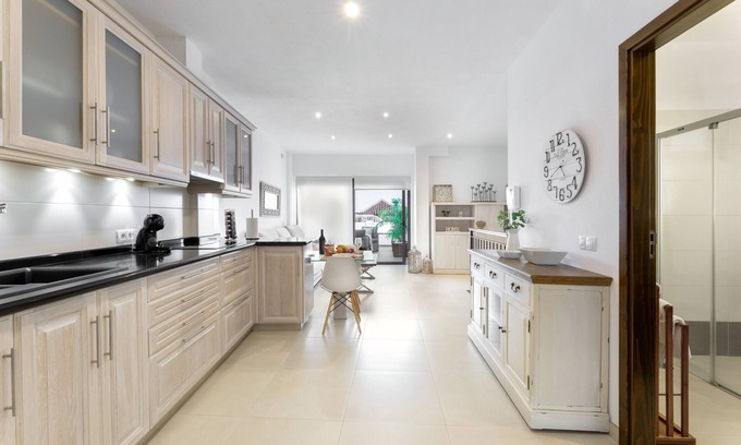 Los Llanos Apartment | Apartment 'Elita House' with Mountain View, Private Terrace and Wi-Fi