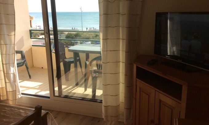 Notre-Dame-de-Monts Apartment | Apartment facing sea and beach