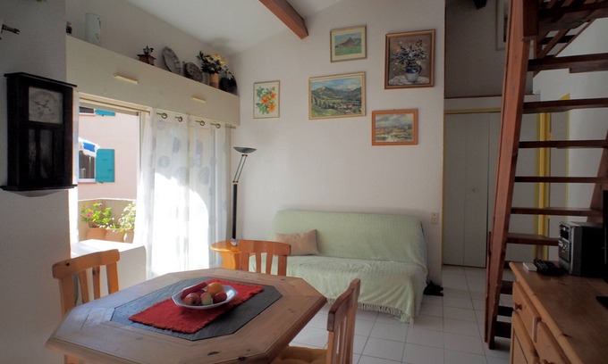 Leucate Apartment | Apartment 'F K K Ferienwohnung Oasis Naturist' with Shared Pool, Shared Garden and Wi-Fi