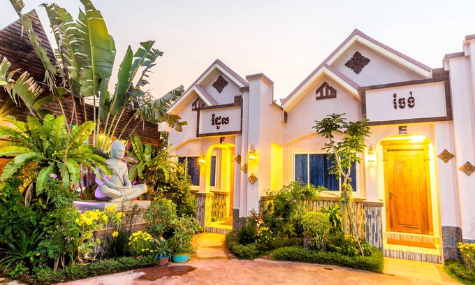 Sangkat Sla Kram Apartment | Apartment F with Swimming Pool - Romdoul Flower