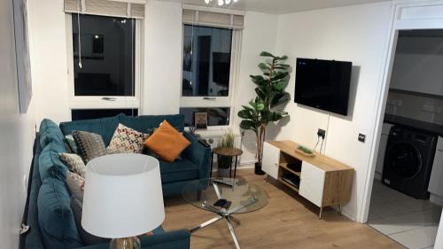 Covent Garden Apartment | Apartment facing Covent Garden station
