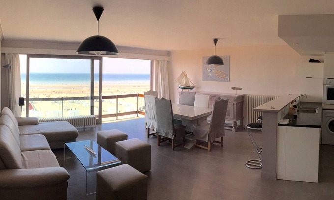 De Panne Apartment | Apartment facing the sea 3 bedrooms garage Rental from Sat16h to Sat11h