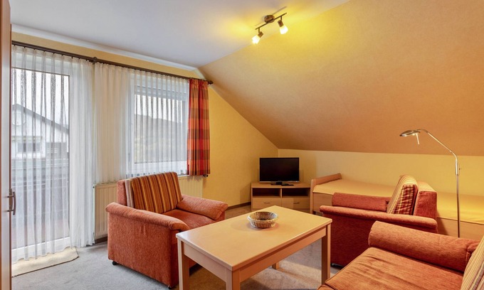 Stryck Apartment | Apartment 'Ferienwohnung 3' with Shared Garden, Balcony and Wi-Fi