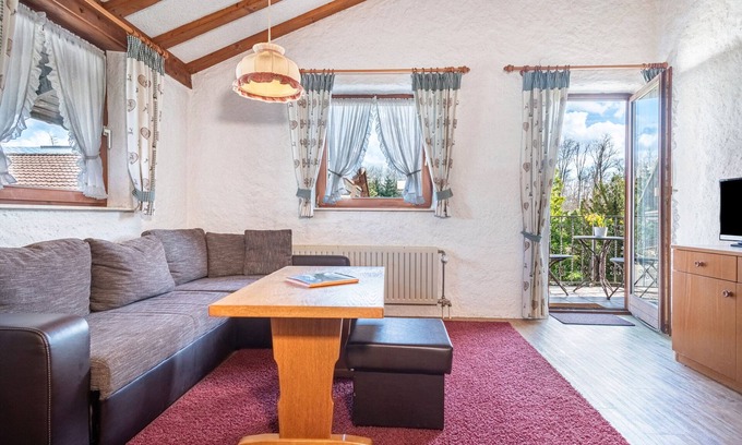Waggershausen Apartment | Apartment 'Ferienwohnung 10' with Shared Terrace and Shared Garden