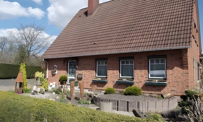 Schafstedt Apartment | Apartment 'Ferienwohnung Weise' with Shared Garden and Wi-Fi