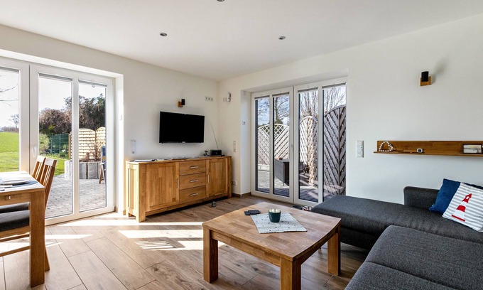 Westerholz Apartment | Apartment 'Ferienwohnung Auszeit' near to the sea, Private Terrace and Wi-Fi