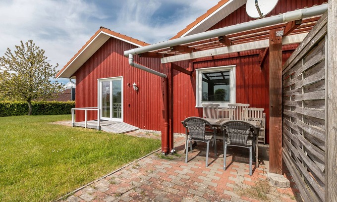 Saustrup Apartment | Apartment 'Ferienwohnung Erika' with Private Terrace, Private Garden and Wi-Fi