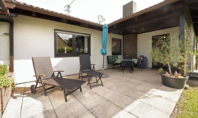 Morbach Apartment | Apartment 'Ferienwohnung Lindenallee' with Private Terrace and Garden