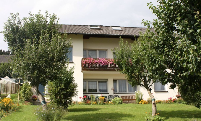 Balve Apartment | Apartment 'Ferienwohnung Triska' with Shared Garden and Wi-Fi