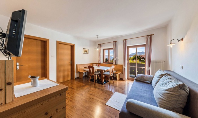 Fie allo Sciliar Apartment | Apartment "Florerhof Flieder" with Mountain View, Sauna, Wi-Fi & Garden