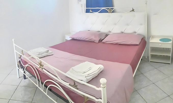 Torre Lapillo Apartment | Apartment 'Florence - Bilocale 1' with Private Terrace, Wi-Fi and Air Conditioning