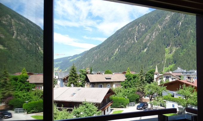 Mayrhofen Apartment | Apartment for 10 guests in central Mayrhofen, near the Penkenbahn