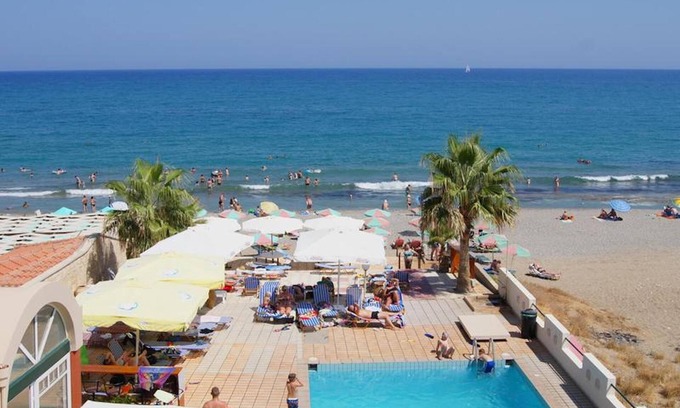 Adelianos Kampos Apartment | Apartment for 3 persons, with swimming pool, near the beach