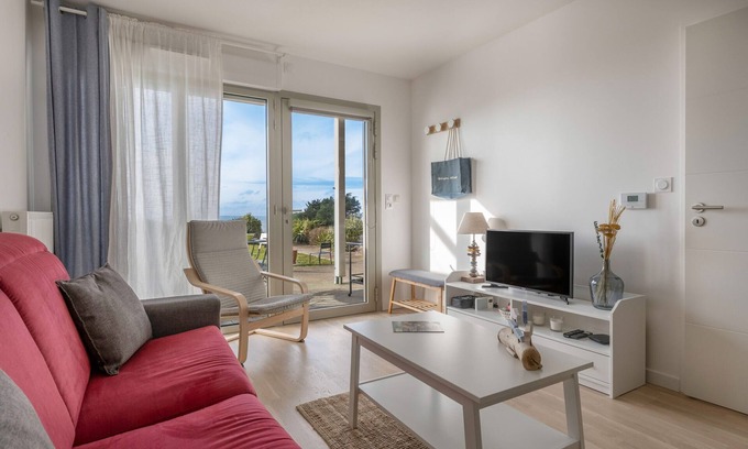 Pornic Apartment | Apartment for 4 facing the sea, beach + swimming pool