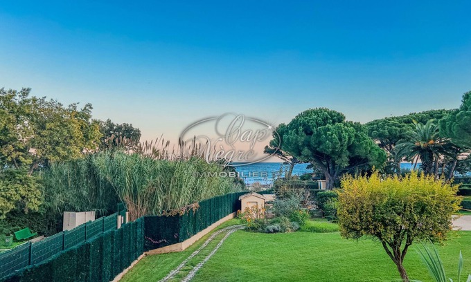 Rayol-Canadel-sur-Mer Apartment | Apartment for 4 people waterfront in Le Lavandou Pierre et Vacances