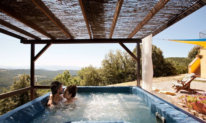 Riparbella Villa | Apartment for 4 people in Tuscan farmhouse