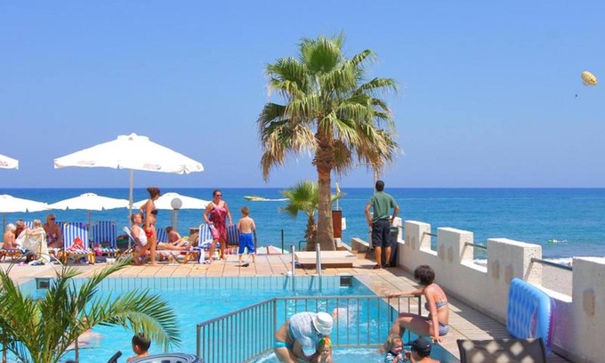 Adelianos Kampos Apartment | Apartment for 4 persons, swimming pool, near the beach