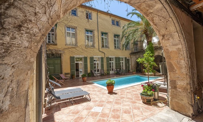 Cite Apartment | Apartment for 6/8 people in a 17th century private mansion with swimming pool