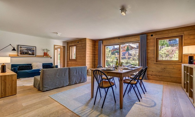 Les Praz-de-Chamonix Apartment | Apartment with Terrace & Garden 250m from Ski Lift