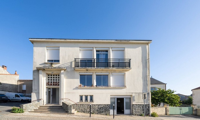 La Meilleraie-Tillay Apartment | Apartment 'Apt 5 Personnes 15min Puy Du Fou' with Wi-Fi
