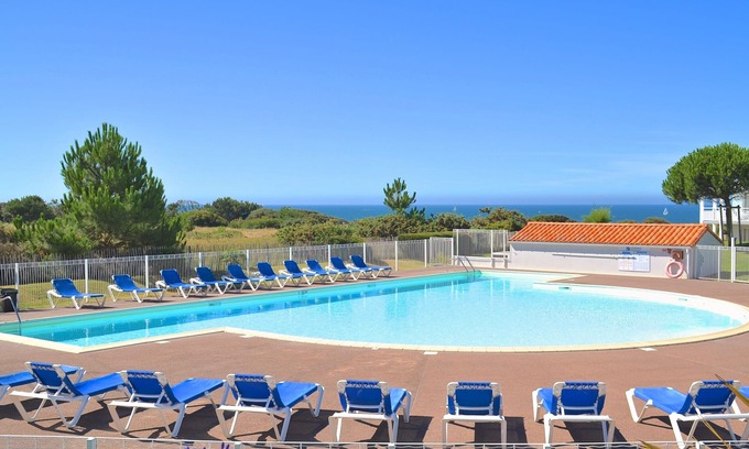 Chateau-d'Olonne Apartment | Apartment-Apartment-Ensuite-Garden view-D013