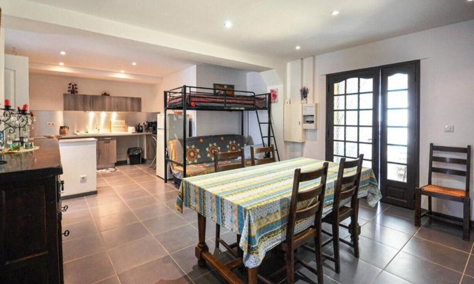 Six-Fours-les-Plages Apartment | Apartment 'Proche Des Plages' with Private Terrace and Wi-Fi