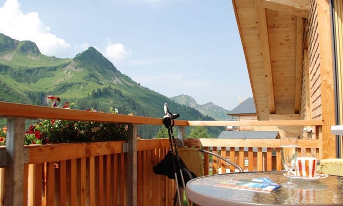 Damuels Apartment | Apartment Furka - House Montana
