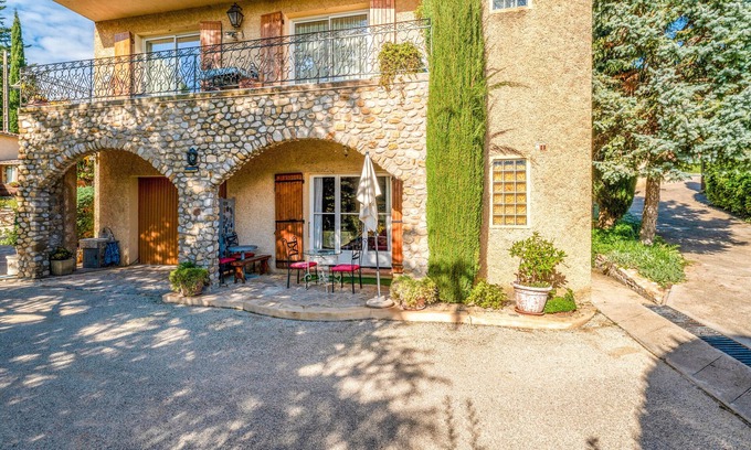 Entrechaux Apartment | Apartment 'Gîte Le Séguret' with Mountain View and Wi-Fi