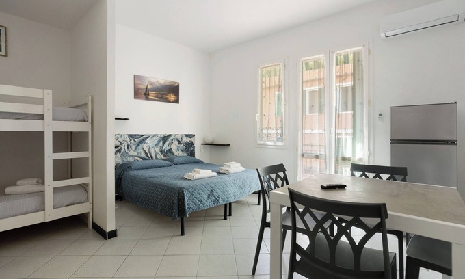 Cinque Terre Apartment | Apartment 'Gaia' with Sea View, Balcony and Air Conditioning