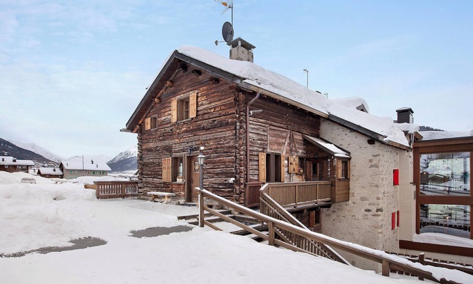 Livigno Apartment | Apartment 'Gemma' with Mountain View, Shared Garden and Wi-Fi