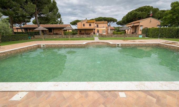 Piombino Apartment | Apartment 'Ginepro' with Shared Pool, Wi-Fi and Air Conditioning