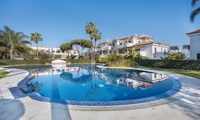 Los Gallos-Cerromolino Apartment | Apartment 'Golden Sands - Chiclana' with Private Pool, Wi-Fi and Air Conditioning