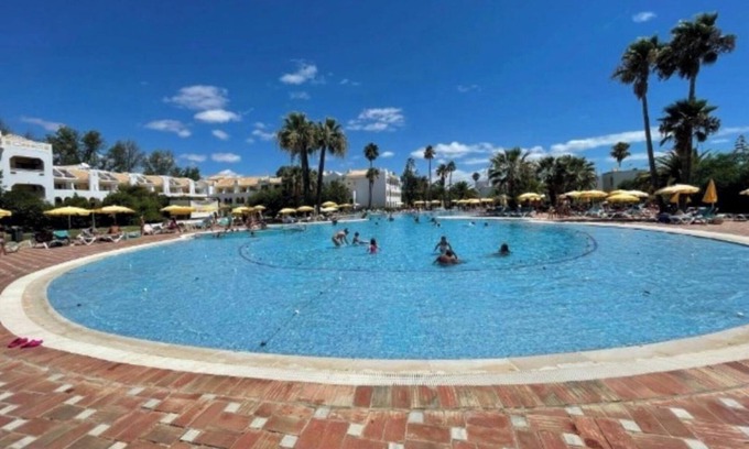 Conceicao e Cabanas de Tavira Apartment | Apartment 'Golden Sun' with Shared Pool, Wi-Fi and Air Conditioning