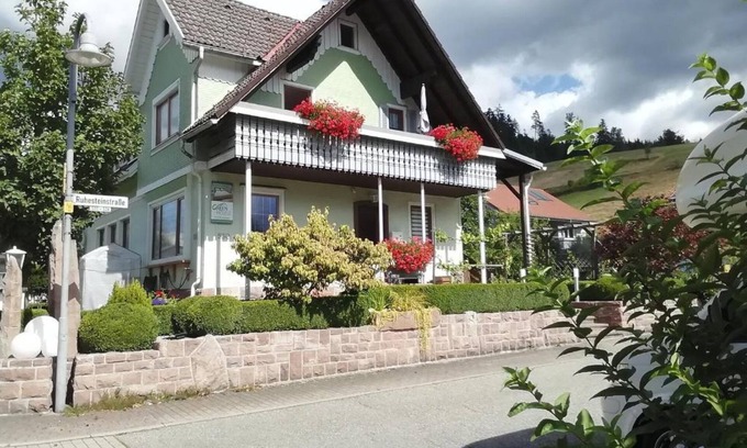 Obertal Apartment | Apartment 'Green House' with Balcony and Wi-Fi