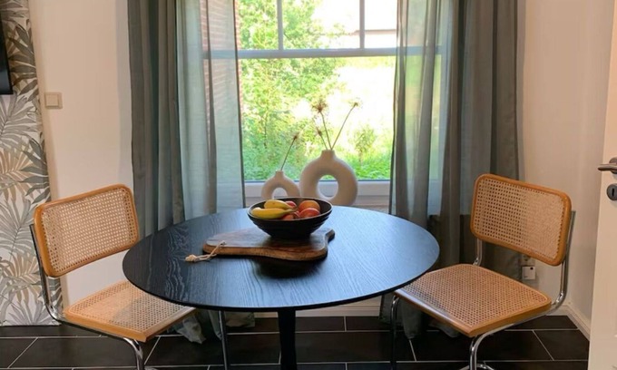 Ihlow Apartment | Apartment 'Grüner Friese' with Private Terrace, Shared Garden and Wi-Fi