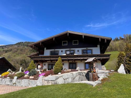 Muhlbach im Pinzgau Apartment | Apartment Hüttaler by Interhome
