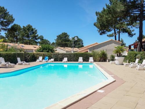 Les Mathes Apartment | Apartment Hameau de Talaris-17 by Interhome