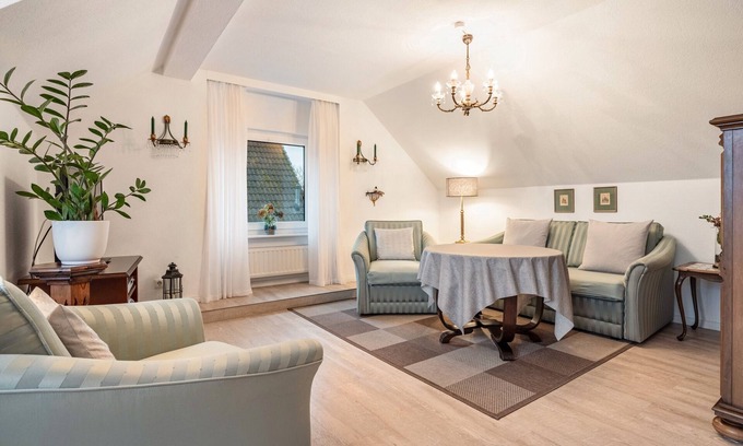 Brunsbuttel Apartment | Apartment 'Haus Herzog' with Shared Garden and Wi-Fi