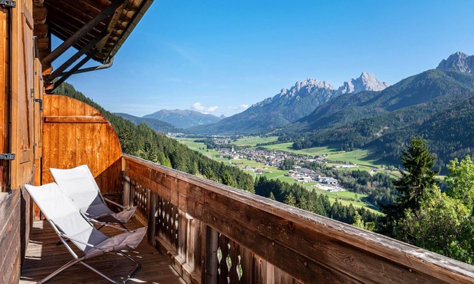 Villabassa Apartment | Apartment Häuslerhof Betula with Mountain View, Balcony & Wi-Fi