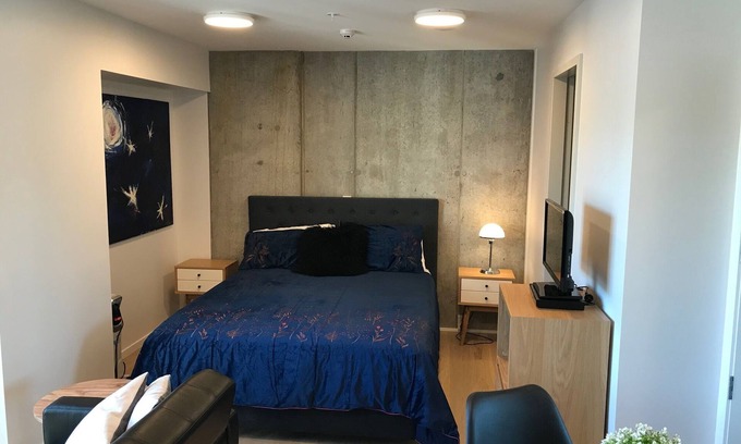 Te Aro Apartment | Apartment Heart of Wellington City - Balcony over the City Lights