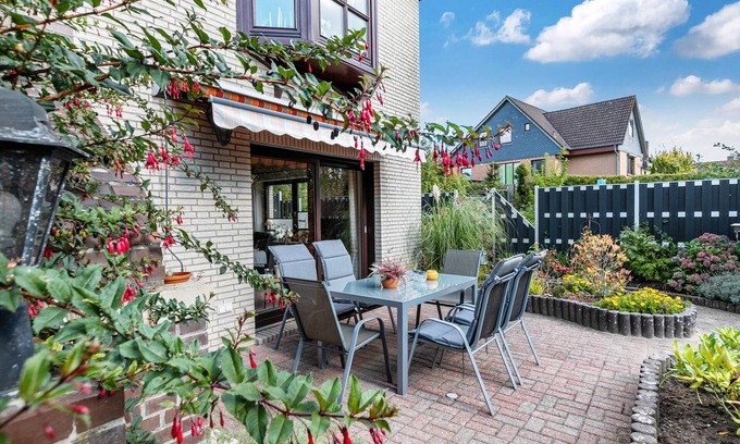 Bargenstedt Apartment | Apartment 'Hennings' with Private Terrace, Shared Garden and Wi-Fi