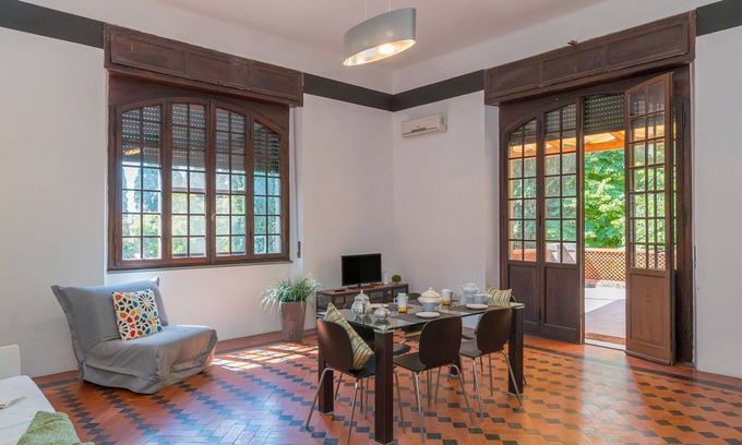 Campiglia Marittima Apartment | Apartment 'I Tigli - Pervinca' with Shared Pool, Wi-Fi and Air Conditioning