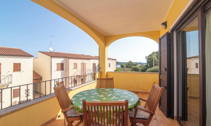 Porto Pozzo Apartment | Apartment 'I Mirti 2' with Private Terrace, Shared Garden and Air Conditioning