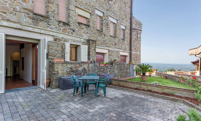 Giugnano Apartment | Apartment 'Il Nido Toscano' with Mountain View, Private Terrace and Private Garden