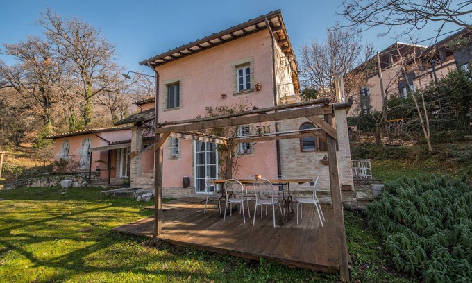 Assisi House | APARTMENT IMMERSED IN THE GREEN A FEW STEPS FROM ASSISI