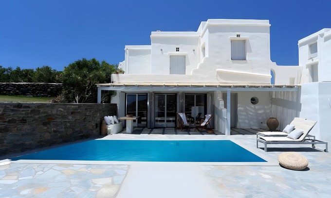 Agios Ioannis House | Apartment In A Hotel 'Anemos Suite with Private Pool' with Sea View, Wi-Fi and Air Conditioning